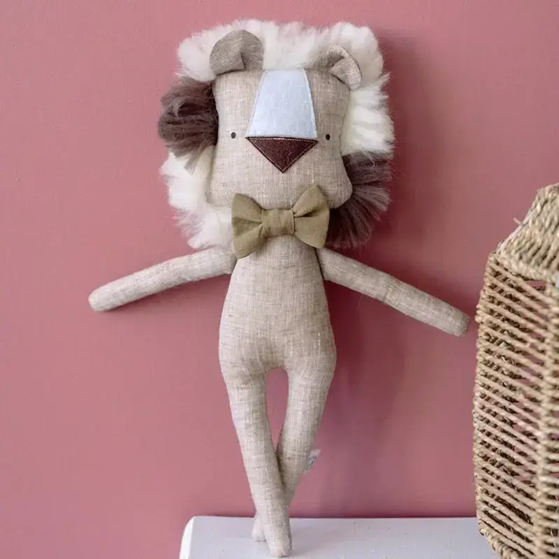 Annie & Charles® lion